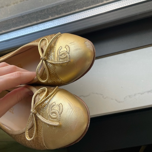 Gold Sequin Chanel Flats - Picture 4 of 9